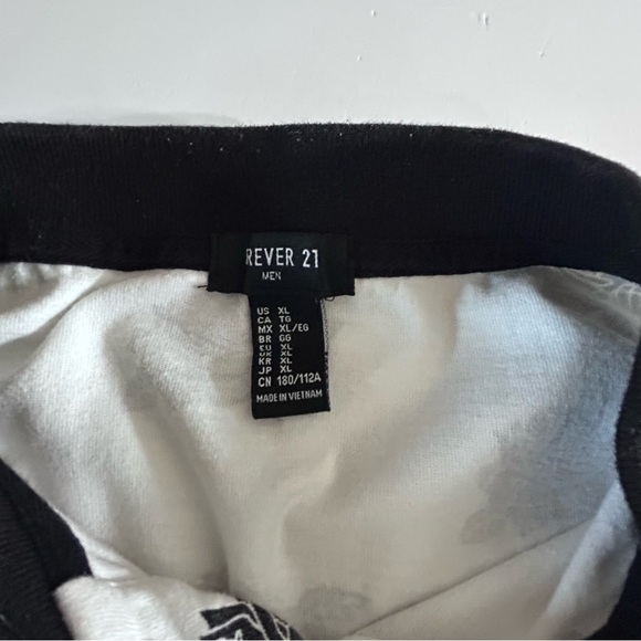 Forever 21 Men’s Polo Shirt XL White Black Rose Print Short Sleeve Collared - Picture 6 of 7